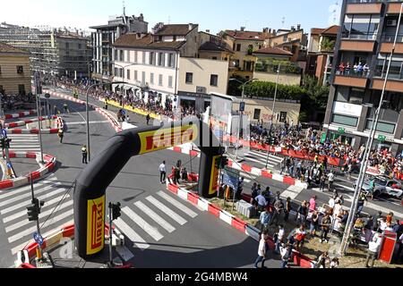 Vue panoramique sur le circuit de la ville le long du quartier Darsena, à Milan. Banque D'Images