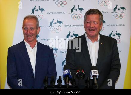Sydney, Australie. 22 juin 2021. Matt Carroll (R), PDG du Comité olympique australien (AOC), et David Hughes, médecin-chef de l'Australie pour Tokyo 2020, assistent à une conférence de presse à Sydney, en Australie, le 22 juin 2021. Credit: Bai Xuefei/Xinhua/Alay Live News Banque D'Images