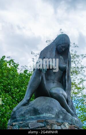 Statue de la légendaire Maiden Loreley au Rhin km555, vallée du Haut-Rhin, patrimoine mondial de l'UNESCO, Rhénanie-Palatinat, Allemagne Banque D'Images