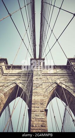 Gros plan sur le pont de Brooklyn, couleurs appliquées, New York City, États-Unis Banque D'Images