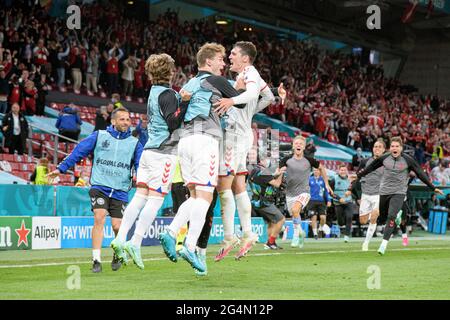 Jubilation Team DEN autour de goalschuetze Andreas CHRISTENSEN r. (DEN) après l'objectif à 3: 1, phase de groupe, cycle préliminaire groupe B, jeu M27, Russie (RUS) - Danemark (DEN) 1: 4 le 21 juin 2021 à Copenhague / Danemark Soccer EM 2020 du 11 juin 2021 à juillet 11. 2021. Â Banque D'Images