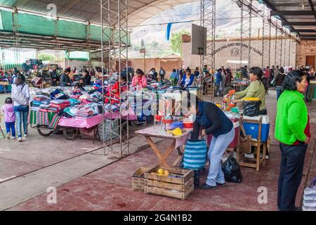 TILCARA, ARGENTINE - 12 AVRIL 2015 : vue sur un marché dans le village de Tilcara. Banque D'Images