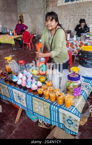 TILCARA, ARGENTINE - 12 AVRIL 2015 : vue sur un marché dans le village de Tilcara, Argentine Banque D'Images