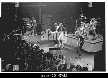 Au moment de cette tournée britannique en 1978, l'OVNI comprenait Phil Mogg, Andy Parker, Pete Way, Michael Schenker et Paul Raymond. UFO jouait leurs derniers spectacles avec Schenker qui est parti après cette tournée. Banque D'Images