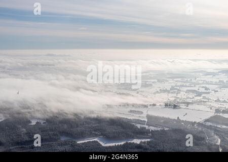 Vue d'ensemble aérienne des Ardennes belges lors d'un vol d'hiver avec une vue magnifique en hiver Banque D'Images