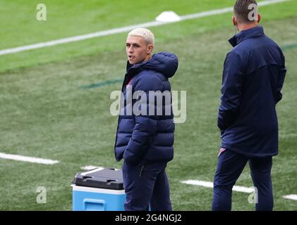 Londres, Angleterre, 22 juin 2021. Phil Foden, d'Angleterre, regarde l'échauffement lors du match des Championnats d'Europe de l'UEFA au stade Wembley, à Londres. Le crédit photo devrait se lire: David Klein / Sportimage Banque D'Images