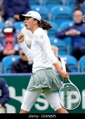 IGA Swiatek, de Pologne, célèbre son match contre Heather Watson, de Grande-Bretagne, le quatrième jour de l'internationale Viking à Devonshire Park, à Eastbourne. Date de la photo: Mardi 22 juin 2021. Banque D'Images