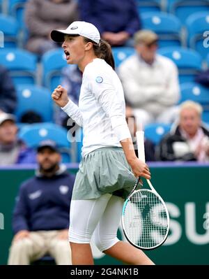 IGA Swiatek, de Pologne, célèbre son match contre Heather Watson, de Grande-Bretagne, le quatrième jour de l'internationale Viking à Devonshire Park, à Eastbourne. Date de la photo: Mardi 22 juin 2021. Banque D'Images