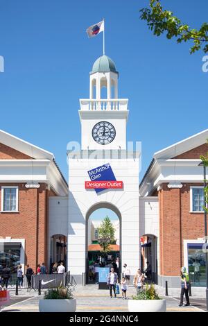 Entrée à McArthur Glen Designer Outlet, Hayes Way, Cannock, Staffordshire, Angleterre, Royaume-Uni Banque D'Images