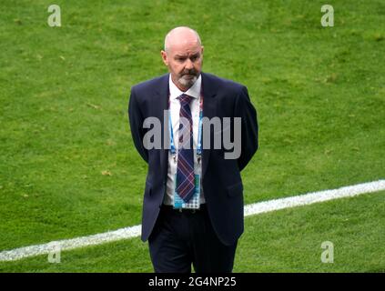 Le directeur écossais Steve Clarke réagit sur la ligne de contact lors du match de l'UEFA Euro 2020 Group D à Hampden Park, Glasgow. Date de la photo: Mardi 22 juin 2021. Banque D'Images