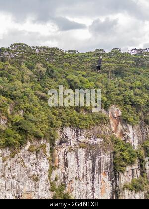 Itaimbezinho Canyon à Cambará do Sul - Serra Gaucha. L'un des plus grands canyons du monde, situé dans le sud du brésil. Banque D'Images