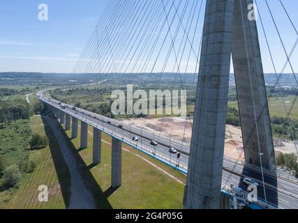 France, entre le Calvados et la Seine Maritime, le Pont de Normandie s'étend sur la Seine pour relier les villes de Honfleur et le Havre, ae Banque D'Images