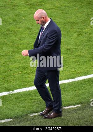 Le directeur écossais Steve Clarke réagit après le coup de sifflet final lors du match de l'UEFA Euro 2020 Group D à Hampden Park, Glasgow. Date de la photo: Mardi 22 juin 2021. Banque D'Images