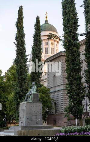 La façade blanche de la cathédrale d'Helsinki est un point de repère reconnaissable dans la capitale finlandaise Banque D'Images