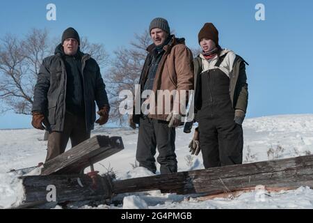 DATE DE SORTIE: Le 25 juin 2021 TITRE: The Ice Road STUDIO: Netflix DIRECTEUR: Jonathan Hensleigh PARCELLE: Après l'effondrement d'une mine de diamants éloignée dans les régions de l'extrême nord du Canada, un conducteur de glace mène une mission de sauvetage impossible sur un océan gelé pour sauver la vie de mineurs piégés. AVEC: Marcus Gurty, Lam Neeson et Amber Midthunder. (Image de crédit : © Netflix/Entertainment Pictures) Banque D'Images