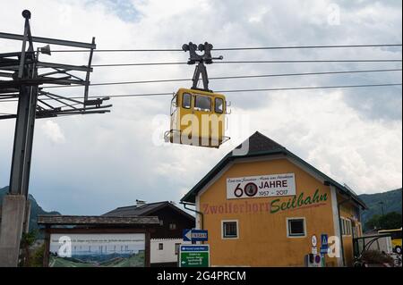 19.06.2019, Sankt Gilgen, Salzbourg, Autriche, Europe - Gare de la vallée du téléphérique de Zwoelferhorn par le lac Wolfgangsee qui va jusqu'à la Hoerndl. Banque D'Images