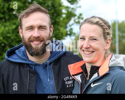 Robert Harting avec sa femme Julia Harting au Schönebecker Solecup 2021 Banque D'Images