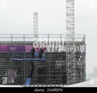 Tokyo. 23 juin 2021. Photo prise le 23 juin 2021 montre le chantier de construction du parc sportif urbain Ariake à Tokyo, Japon. Le 23 juin marque le compte à rebours de 30 jours pour les Jeux Olympiques de Tokyo. Crédit: Wang Zijiang/Xinhua/Alay Live News Banque D'Images