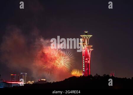 Pékin, Pékin, Chine. 23 juin 2021. 22 juin 2021, Beijing, feu d'artifice pour célébrer le 100e anniversaire de la fondation du Parti communiste de Chine. Crédit : SIPA Asia/ZUMA Wire/Alay Live News Banque D'Images