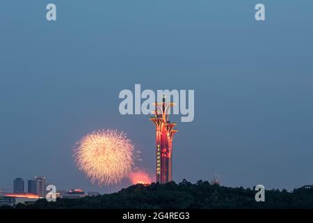 Pékin, Pékin, Chine. 23 juin 2021. 22 juin 2021, Beijing, feu d'artifice pour célébrer le 100e anniversaire de la fondation du Parti communiste de Chine. Crédit : SIPA Asia/ZUMA Wire/Alay Live News Banque D'Images