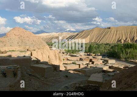 Vue générale du village de Surkh-Darra dans la province de Bamyan. Surkh-Darra a été l'une des régions les plus touchées par la sécheresse en 2019. Banque D'Images