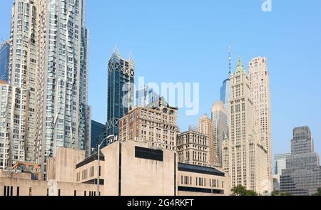 Vue panoramique de Manhattan depuis le pont de Brooklyn, New York, États-Unis. Banque D'Images