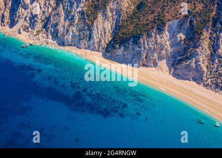 Célèbre plage de Platia Ammos dans l'île de Céphalonie (Kefalonia), Grèce. Vue aérienne de la plage de Platia Ammos , une des célèbres plages de l'île de Kefalonia au GRE Banque D'Images