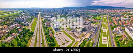 Vue panoramique aérienne de Zagreb et de la rivière Sava près de la place des fontaines, capitale de la Croatie Banque D'Images
