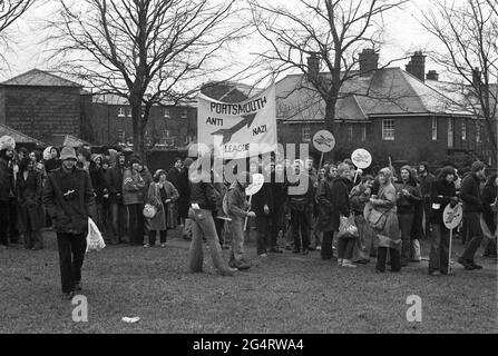 Angleterre, Hampshire, Winchester, Ant la Ligue nazie soutient la préparation d'une contre-manifestation contre une marche du Front National à l'extérieur de la prison où le raciste Robert Relf a été condamné. Banque D'Images