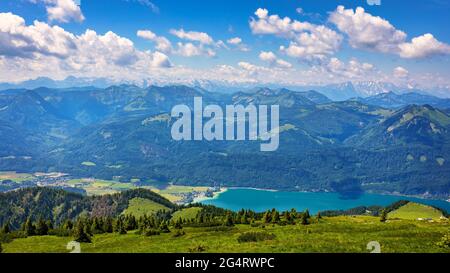 Schafberges aufgenommen, paysage de montagne à Salzkammergut, haute-Autriche. Vue du pic de Schafberg à Mondsee, Autriche. Himmelspforte Schafberg in Banque D'Images