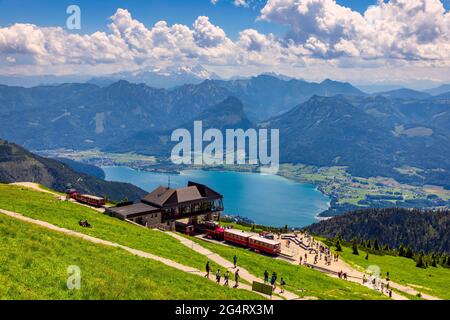 Schafberges aufgenommen, paysage de montagne à Salzkammergut, haute-Autriche. Vue du pic de Schafberg à Mondsee, Autriche. Himmelspforte Schafberg in Banque D'Images