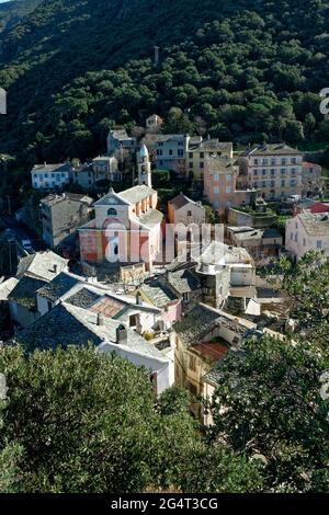 Vue sur le village de Nonza, Cap Corse en Corse, France Banque D'Images