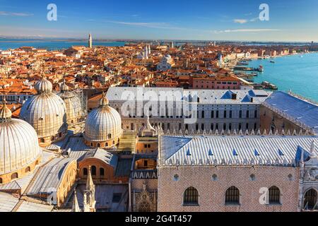Vue sur le dôme de San Giorgio Maggiore et Canal Giudecca à Venise, Italie. Incroyable vue aérienne sur la magnifique Venise, Italie. À partir d'une Venise Banque D'Images