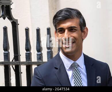 Londres, Royaume-Uni. 23 juin 2021. Rishi Sunak, Chancelier de l'Echiquier à l'extérieur du 11 Downing Street Londres Royaume-Uni crédit: Ian Davidson/Alay Live News Banque D'Images