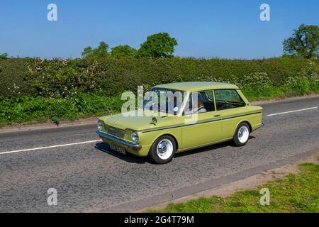 1966 60s Hillman Imp Super, 875cc 2dr en route vers Capesthorne Hall Classic May car show, Cheshire, Royaume-Uni Banque D'Images