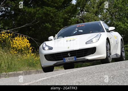 Panzano in Chianti, Italie 18 juin 2021: Unknown conduit une Ferrari GTC4 Lusso 2016 pendant l'hommage Ferrari mille Miglia 2021. Italie Banque D'Images