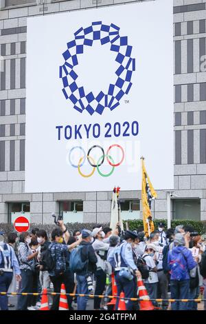 Tokyo, Japon. 23 juin 2021. Un mois avant l'ouverture des Jeux Olympiques de Tokyo, à l'occasion de la Journée olympique établie par le CIO, des militants ont encerclé le bureau du gouvernement métropolitain de Tokyo pour une manifestation massive contre les Jeux Olympiques. 'NOlympicDay'. Le 23 juin 2021 à Tokyo, Japon. (Photo de Kazuki Oishi/Sipa USA) crédit: SIPA USA/Alay Live News Banque D'Images