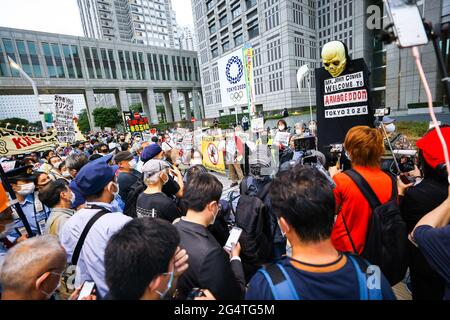 Tokyo, Japon. 23 juin 2021. Un mois avant l'ouverture des Jeux Olympiques de Tokyo, à l'occasion de la Journée olympique établie par le CIO, des militants ont encerclé le bureau du gouvernement métropolitain de Tokyo pour une manifestation massive contre les Jeux Olympiques. 'NOlympicDay'. Le 23 juin 2021 à Tokyo, Japon. (Photo de Kazuki Oishi/Sipa USA) crédit: SIPA USA/Alay Live News Banque D'Images