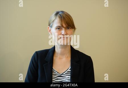 Potsdam, Allemagne. 23 juin 2021. Nadine Kreuzahler, présidente du jury du Prix Fontane de la littérature de cette année, lors de la conférence de presse sur les lauréats. Credit: Soeren Stache/dpa-Zentralbild/dpa/Alay Live News Banque D'Images