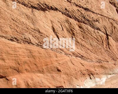 Une grande couche de cross-parding bien développée dans une falaise de grès Navajo, le long d'un des canyons dans le monument national Grand Staircase-Escalante Banque D'Images