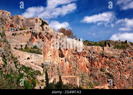 Vue sur l'escalier qui mène de la 'ville basse' à la 'ville haute' de Monemvasia ('Monemvassia' ou 'Salvasia'), Laconia, Péloponnèse, Grèce. Banque D'Images