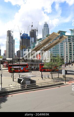 Vauxhall, une station de correspondance pour Network Rail, le métro de Londres et les bus de Londres, à la jonction de Vauxhall Cross Road, dans le centre de Londres, Royaume-Uni Banque D'Images