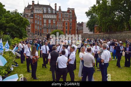 Londres, Royaume-Uni. 23 juin 2021. Les professionnels de l'industrie du voyage se sont réunis à Westminster pour demander au gouvernement d'ouvrir des voyages internationaux et de soutenir l'industrie du voyage à l'étranger, qui a beaucoup souffert de la crise du coronavirus. ( Credit: Vuk Valcic/Alamy Live News Banque D'Images