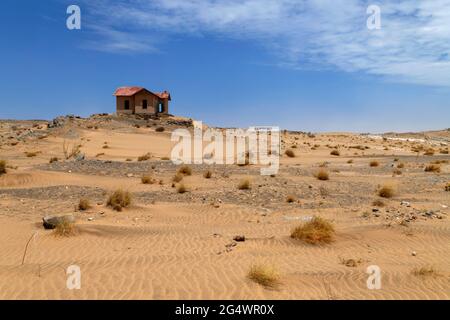 Parc national de Sperrgebiet: Gare abandonnée 'Grasplatz' près de Kolmanskop dans le désert du Namib, région de Karas, Namibie Banque D'Images