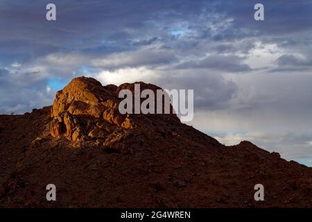Klein-Aus Vista Lodge près d'Aus: Sommet dans les montagnes Aus au bord du désert Namib, au lever du soleil, région de Karas, Namibie Banque D'Images