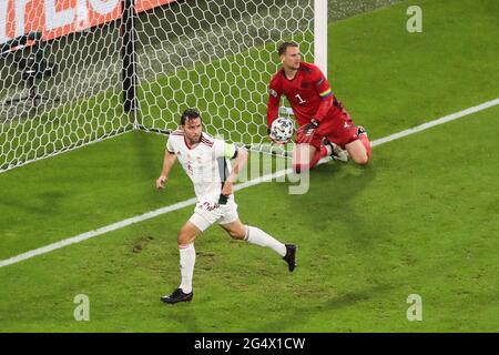 Munich, Allemagne. 23 juin 2021. Adam Szalai (L) de Hongrie célèbre son score lors du match de l'UEFA Euro 2020 Championship Group F entre l'Allemagne et la Hongrie à Munich, en Allemagne, le 23 juin 2021. Credit: Shan Yuqi/Xinhua/Alay Live News Banque D'Images