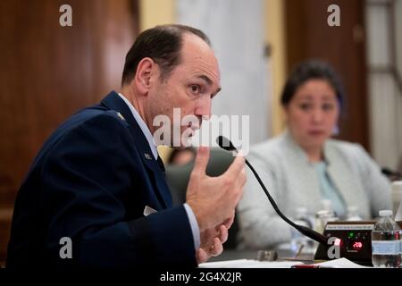 Le général de division Kevin Kennedy, directeur des opérations, United States Cyber Command, comparaît devant une audience du Comité sénatorial sur les services armés - sous-comité sur la cybersécurité pour examiner les récentes attaques de ransomware, dans l'immeuble du Bureau du Sénat Russell à Washington, DC, le mercredi 23 juin 2021. Crédit : Rod Lamkey/CNP/MediaPunch Banque D'Images