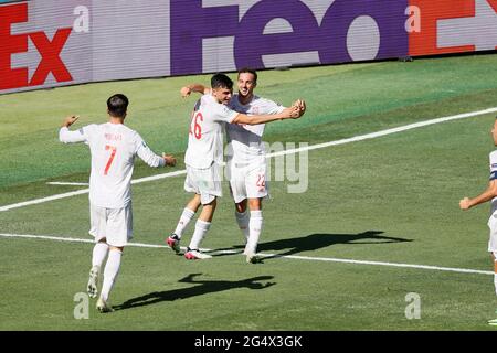 Séville, Espagne. 23 juin 2021. (G-D) Alvaro Morata, Pedri, Pablo Sarabia (ESP) football : Espagne les joueurs de l'équipe célèbrent après le but lors du match de l'UEFA Euro 2020 Groupe E entre la Slovaquie 0-5 Espagne au stade de la Cartuja à Séville, Espagne . Crédit: Mutsu Kawamori/AFLO/Alay Live News Banque D'Images