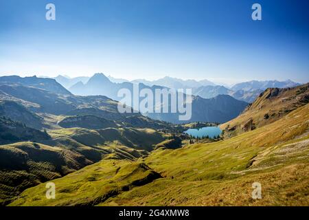 Vue panoramique sur les Alpes d'Allgau avec lac Seealpsee en arrière-plan Banque D'Images