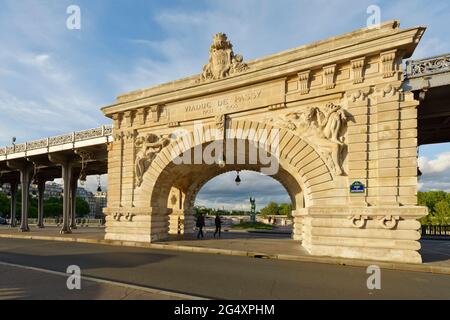 FRANCE, PARIS (75016), PONT BIR-HAKEIM Banque D'Images